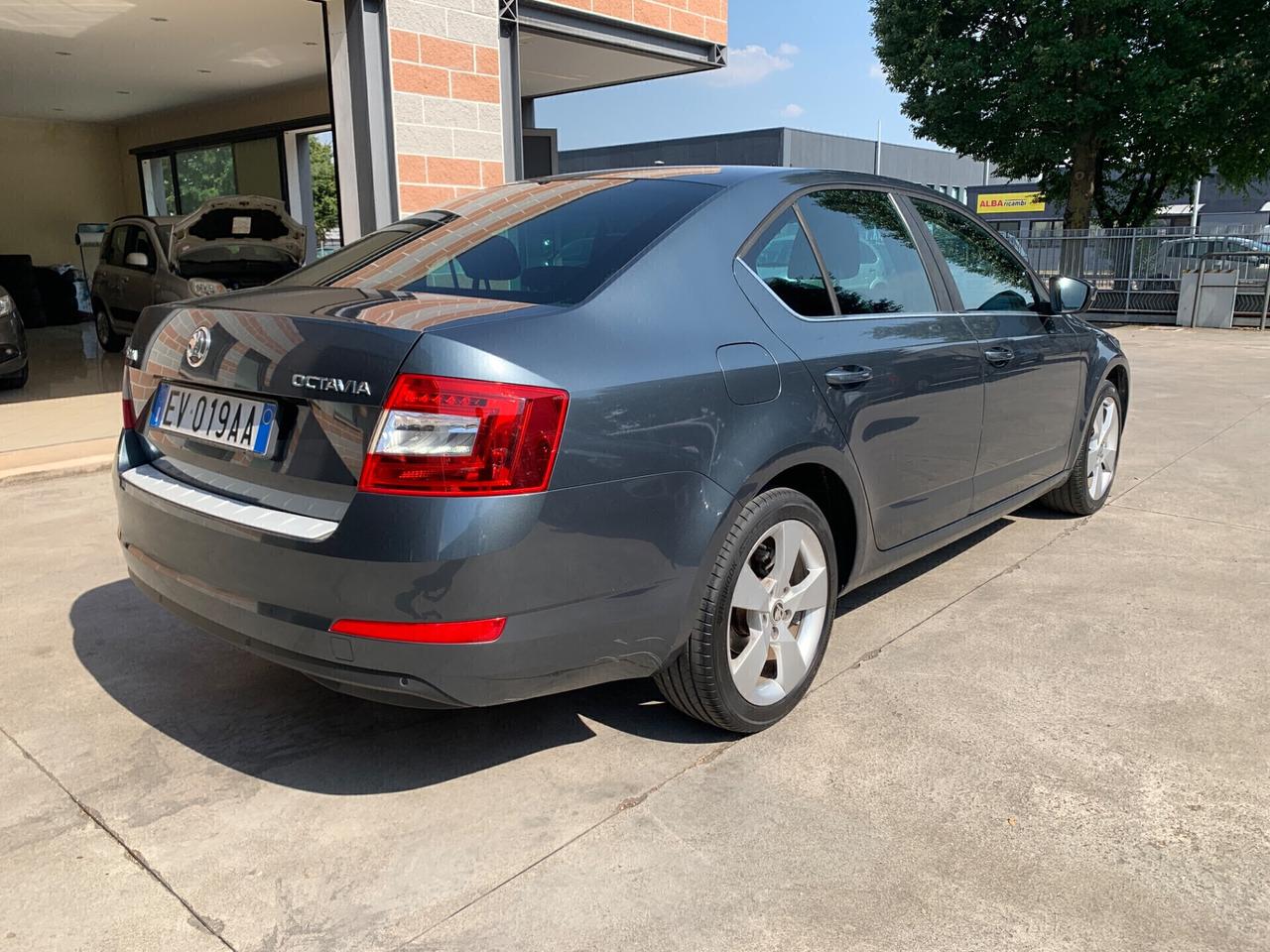 Skoda Octavia 1.6 TDI 105 CV DSG