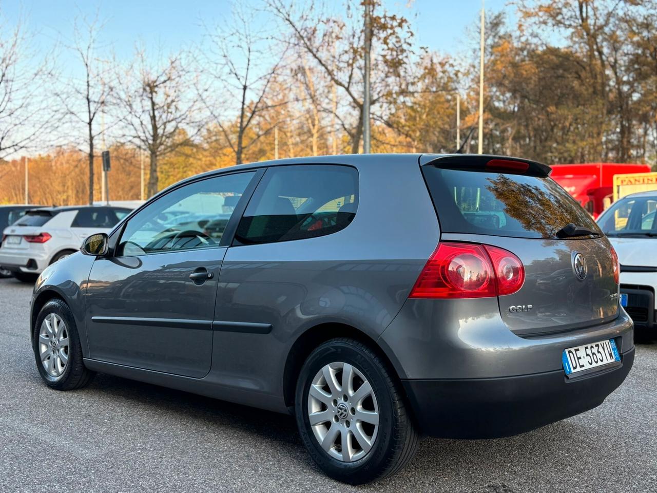 Volkswagen Golf 1.6 16V FSI 3p. *CAMBIO AUTOMATICO*