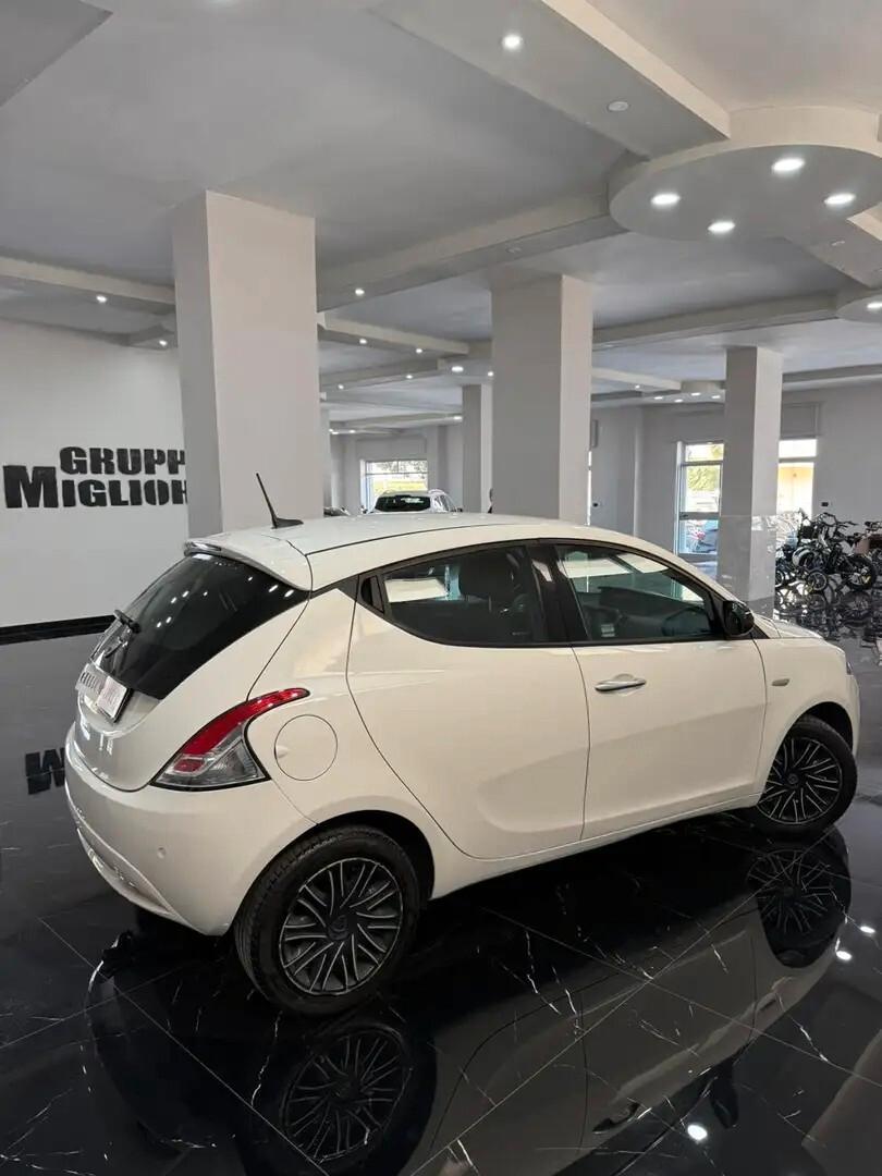 Lancia Ypsilon 1.2 69 CV 5 porte GPL Ecochic Silver