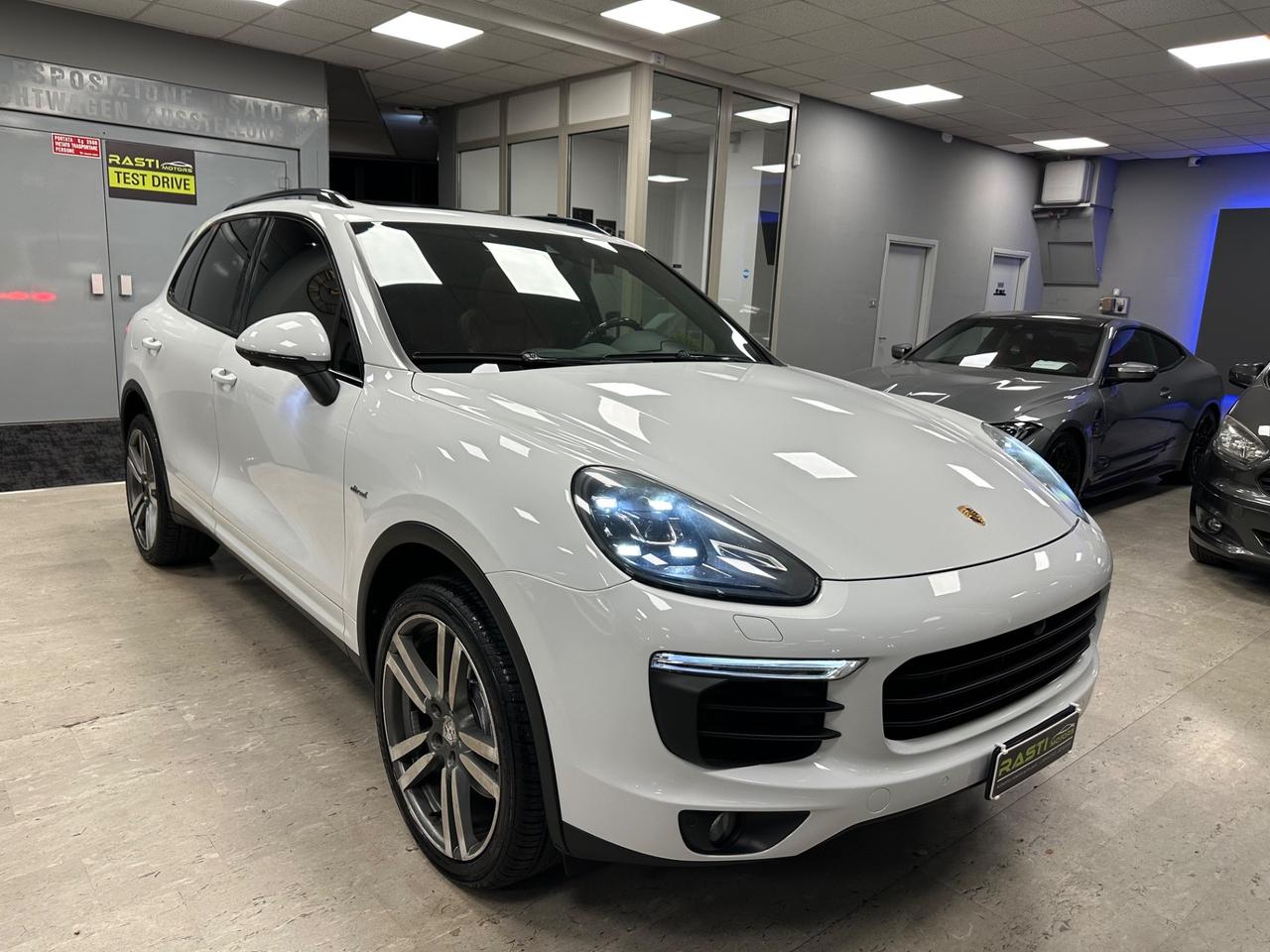 Porsche Cayenne 3.0 Diesel 12/2016 euro 6 239 cv