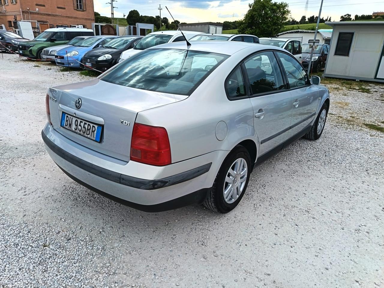 VOLKSWAGEN PASSAT BERLINA 1.9 TDI 116 CV – MOTORE COMPLETAMENTE RIFATTO OCCASIONE