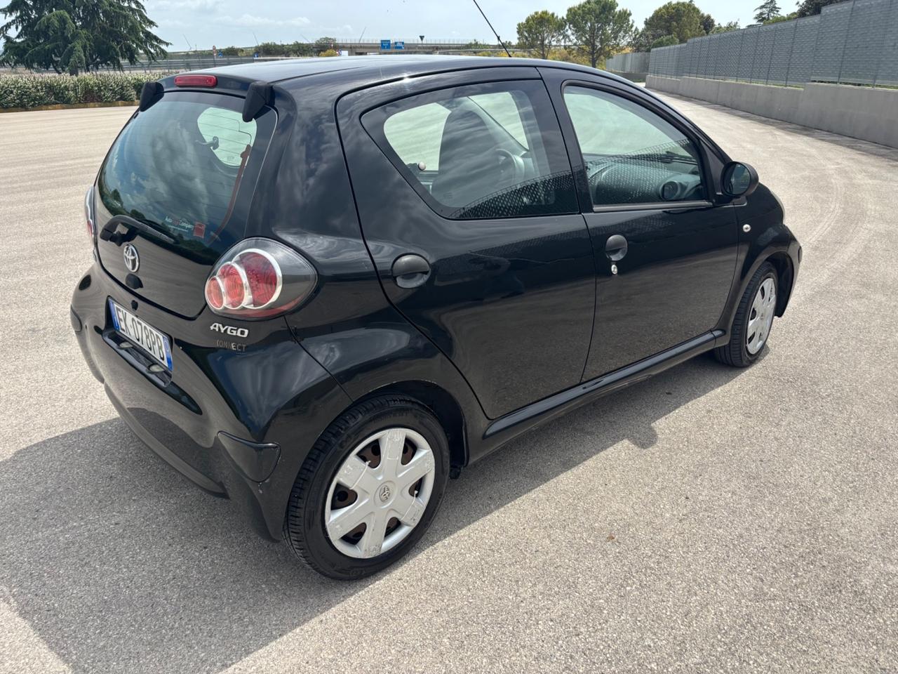 Toyota Aygo 1.0 12V VVT-i 5 porte Now Connect