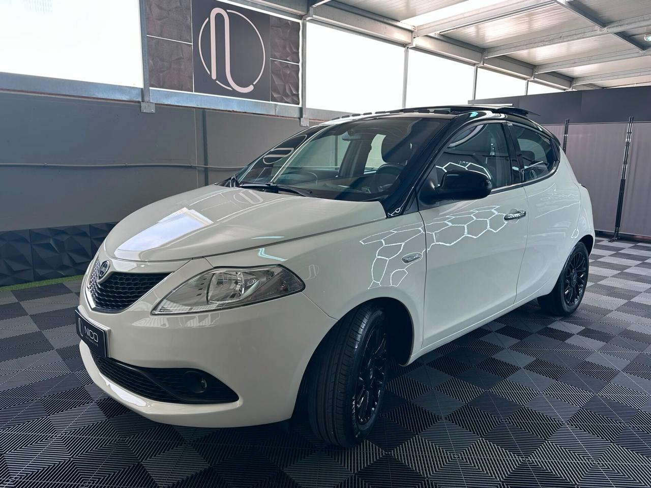 Lancia Ypsilon 1.2 69 CV 5 porte Platinum
