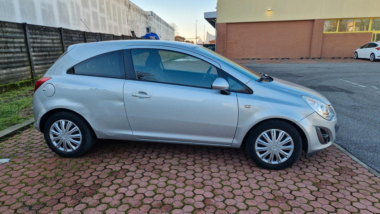 Opel Corsa 1.2 Neopatentati