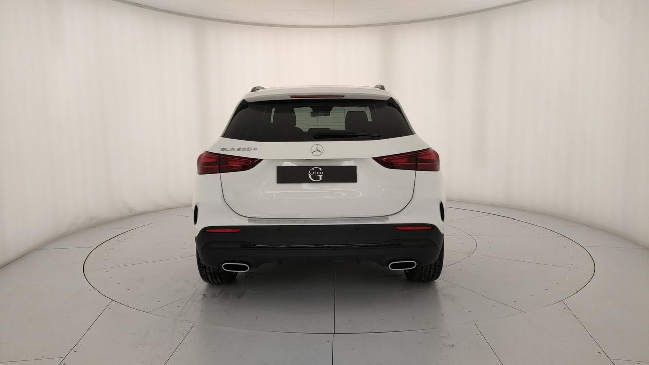 Mercedes-Benz GLA 200 d automatic