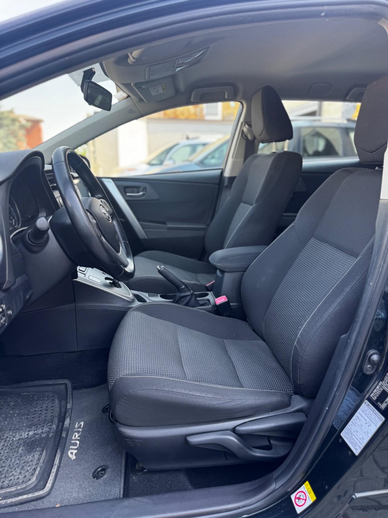 Toyota Auris Touring Sports 1.8 Hybrid Lounge