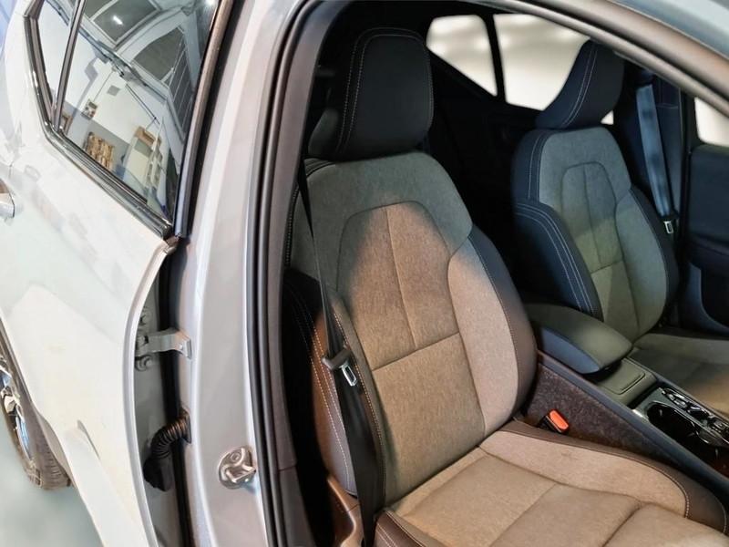 VOLVO XC40 B3 automatico Plus Dark