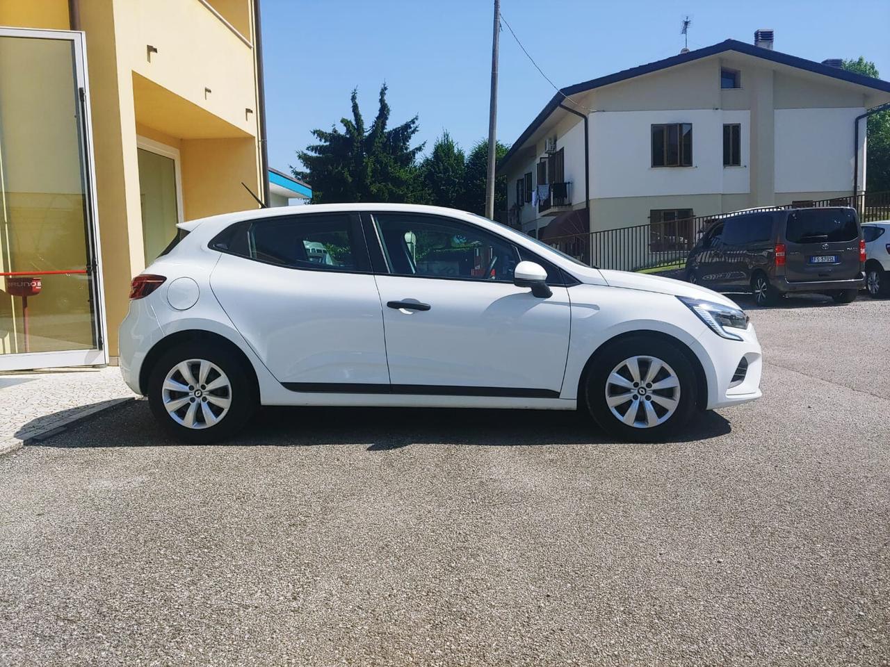 RENAULT Clio TCe 90 CV 5 porte -NAVI-NEOP-FARI LED