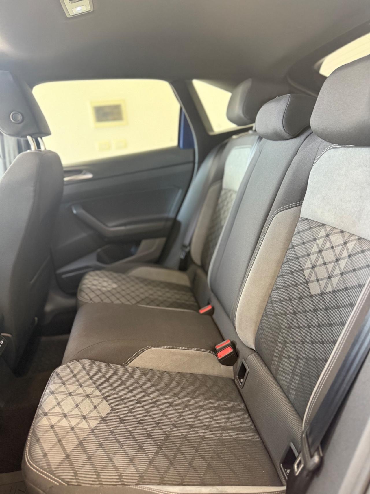 Volkswagen Taigo 1.0 tsi R-LINE TETTO APRIBILE.VIRTUAL COCKPIT.TELECAMERA,APPLE CARPLAY,KM CERTIFICATI