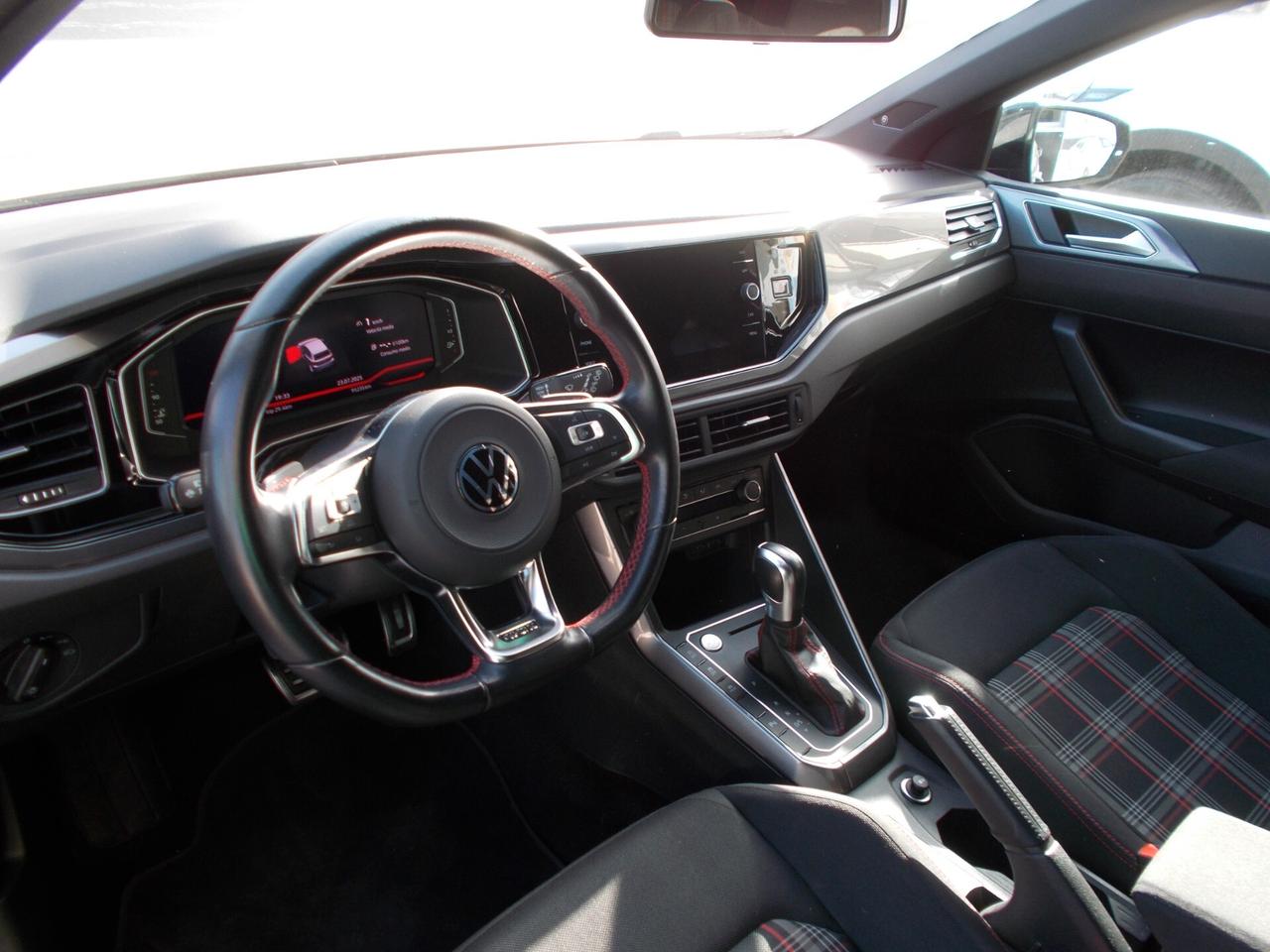 Volkswagen Polo 2.0 TSI DSG GTI