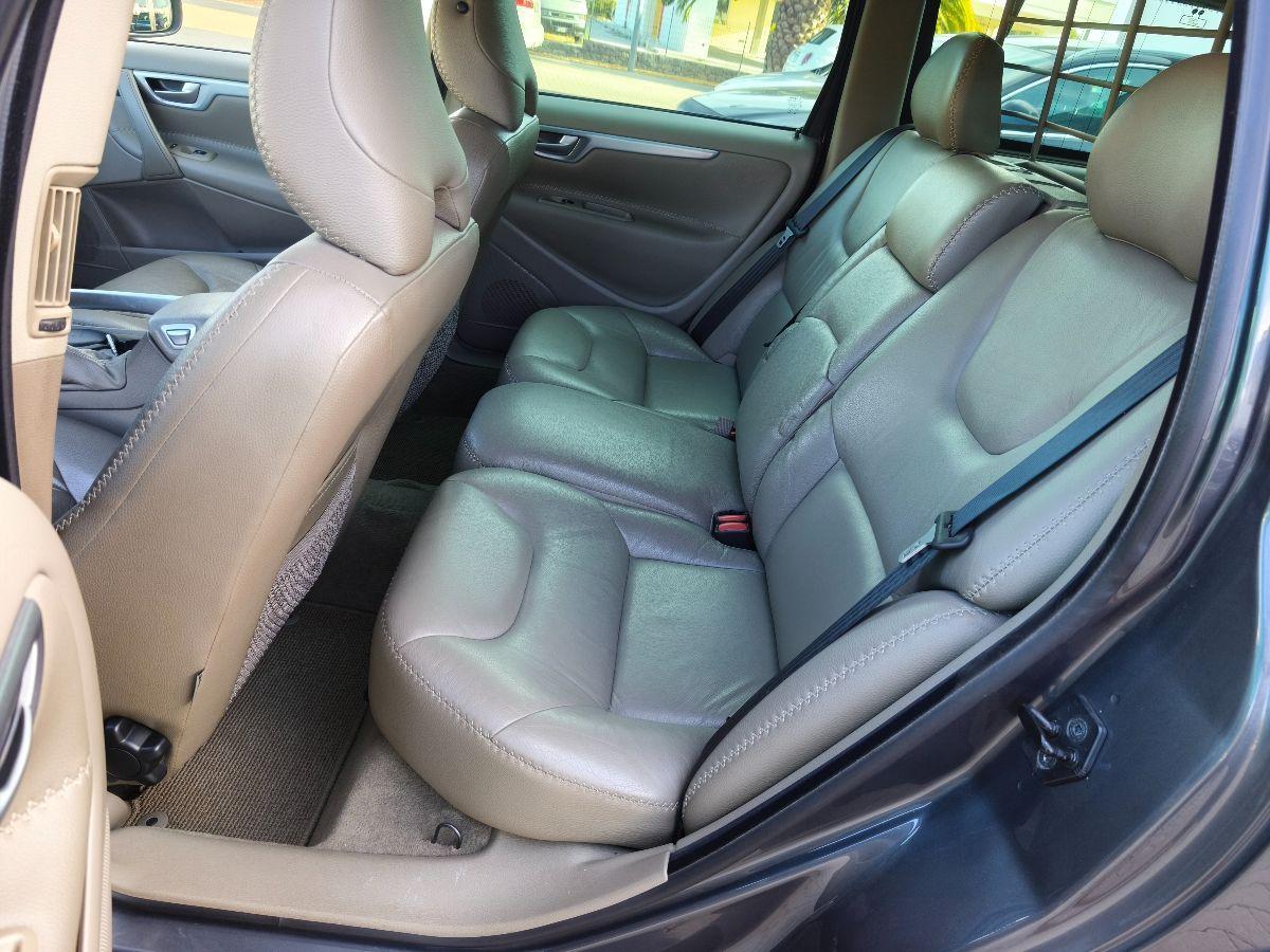 VOLVO XC70 2.4 D5 20V AWD Summum Solo 130.000km