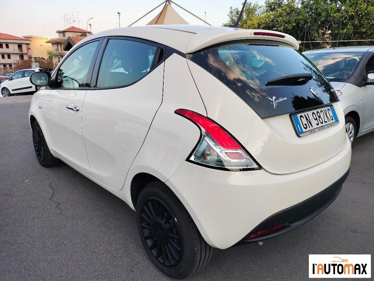 LANCIA - Ypsilon 1.0 firefly hybrid Silver s&s 70cv