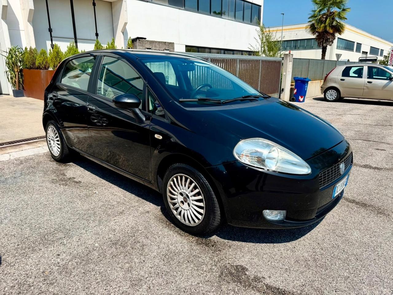 FIAT GRANDE PUNTO 1.2 BENZ - 5 PORTE-NEOPATENTATI