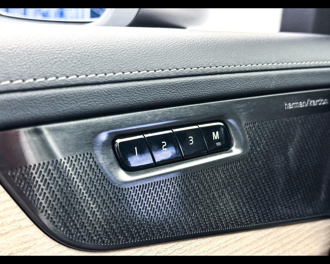 VOLVO XC90 B5 AWD automatico 7 posti Plus Bright