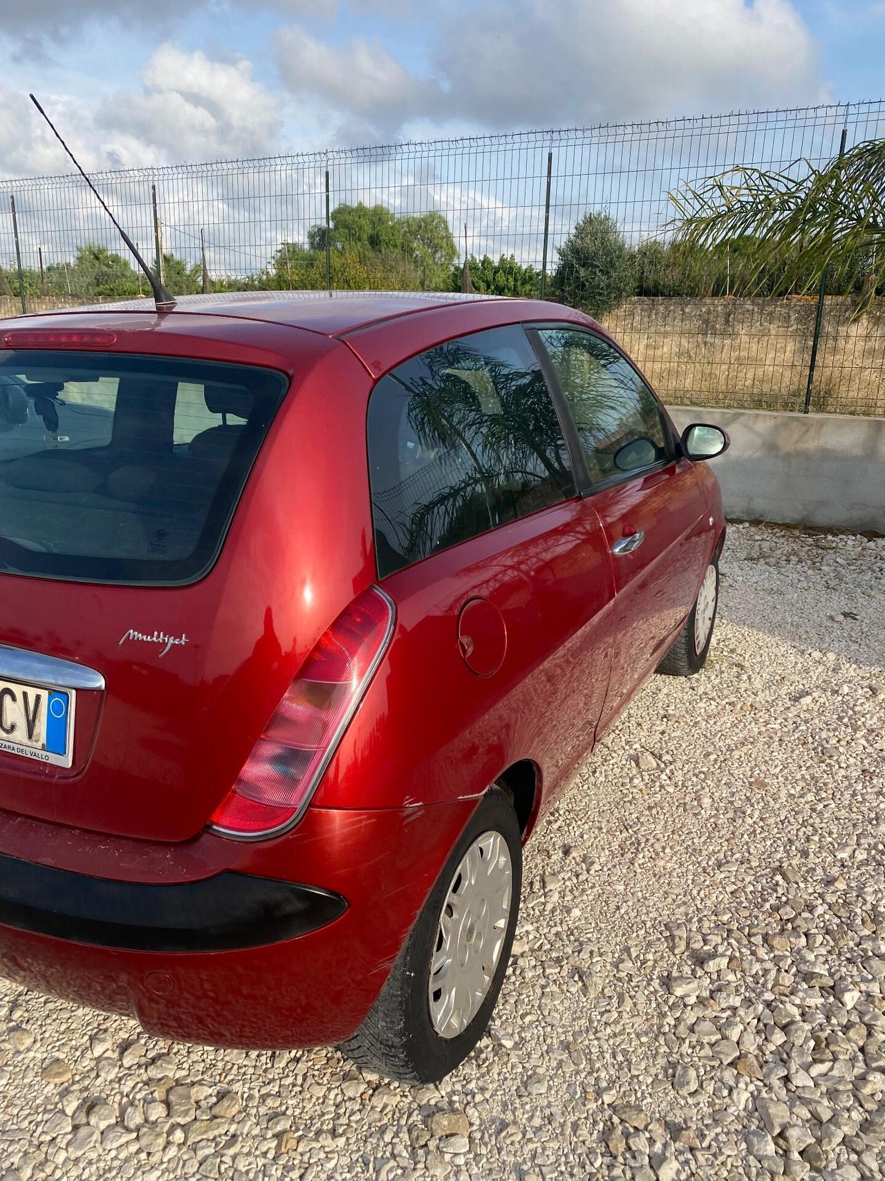 Lancia Ypsilon 1.3 MJT 75 CV Platino