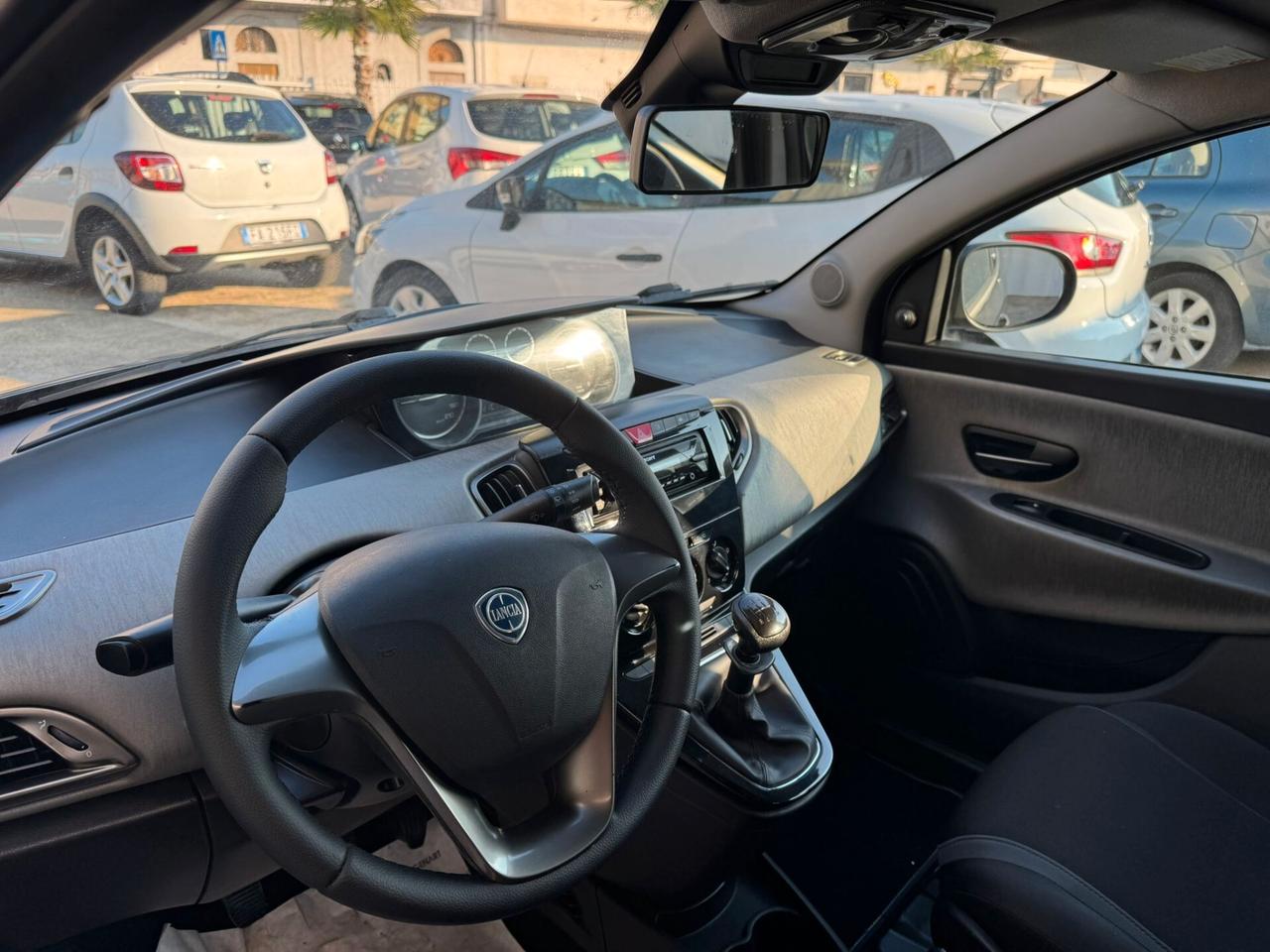 Lancia Ypsilon 1.2 69 CV 5 porte S&S Silver