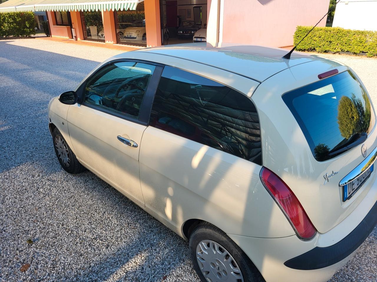 Lancia Ypsilon 1.3 MJT 75 CV Platino