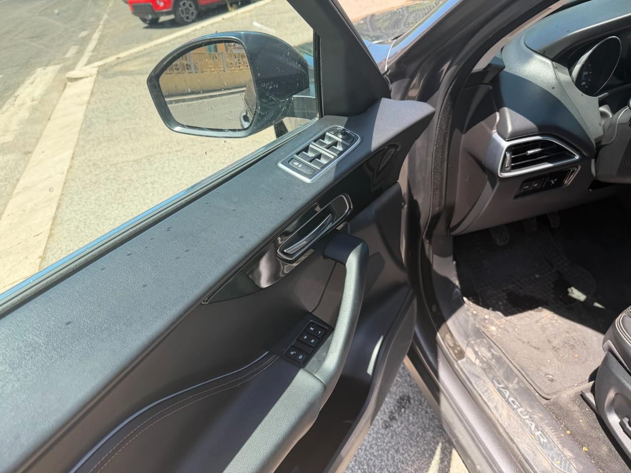 Jaguar F-Pace 2.0 D 180 CV AWD aut. R-Sport