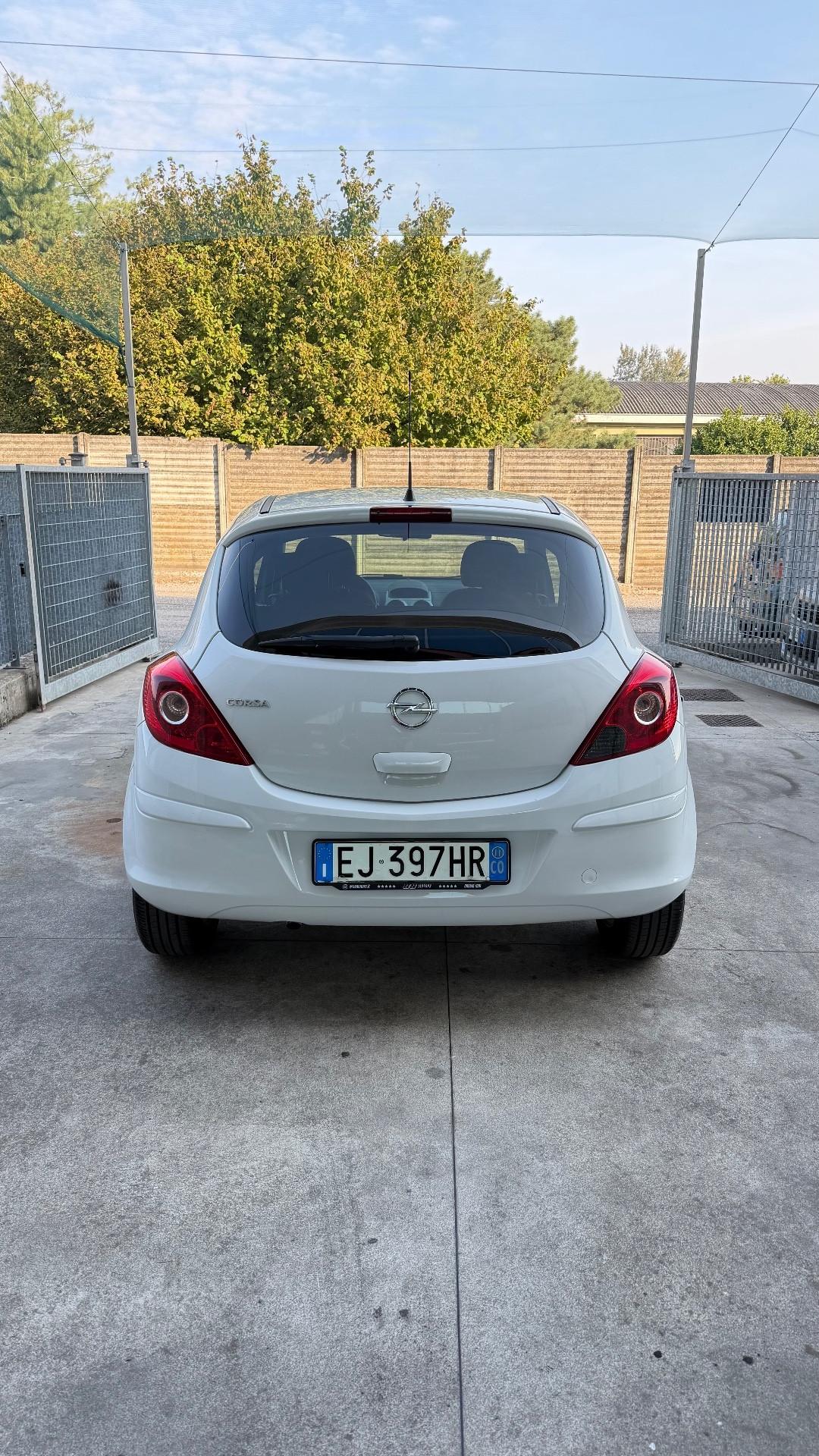 Opel Corsa 1.2 3 porte Club