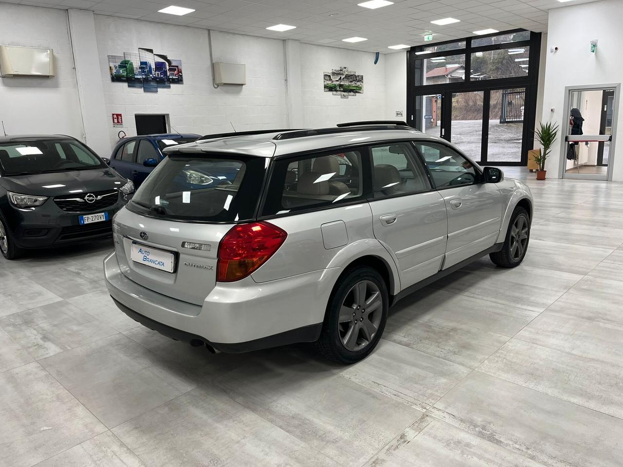 Subaru OUTBACK 3.0 R auto