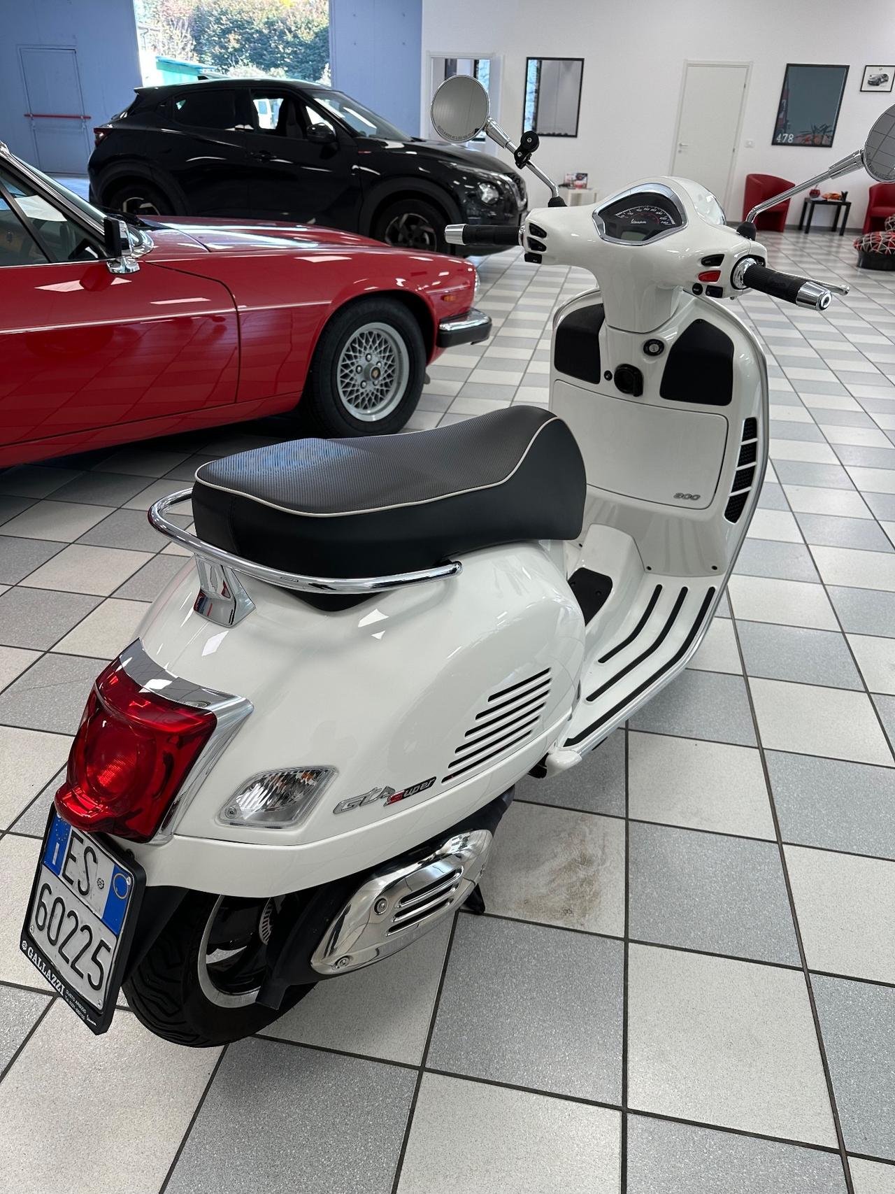 Piaggio Vespa 300 GTS hpe