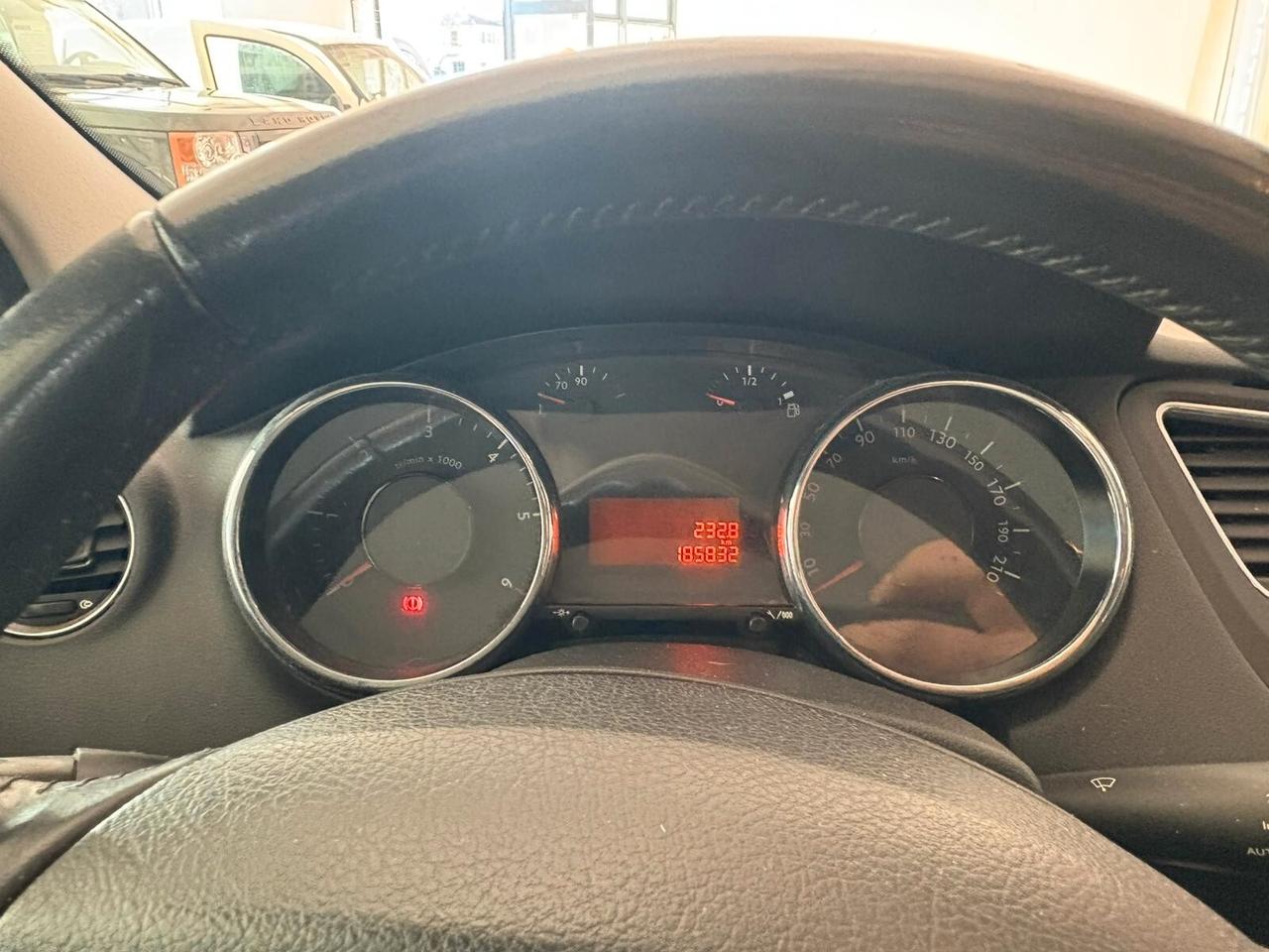 PEUGEOT 5008 DIESEL HDi 1.6 CV112 con Km 185.832 certificati Garanzia 12 mesi