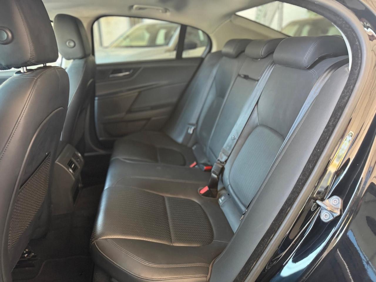Jaguar XE 2.0 D Turbo 180CV aut. Portfolio