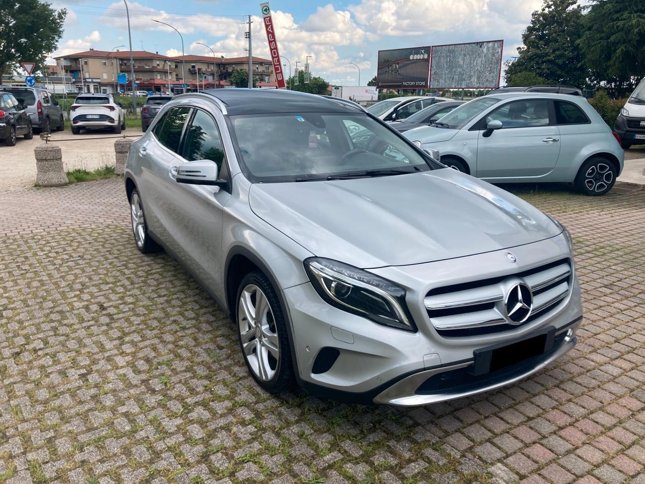 Mercedes-Benz GLA 200 Sport Automatica Panorama Cerchi X 18