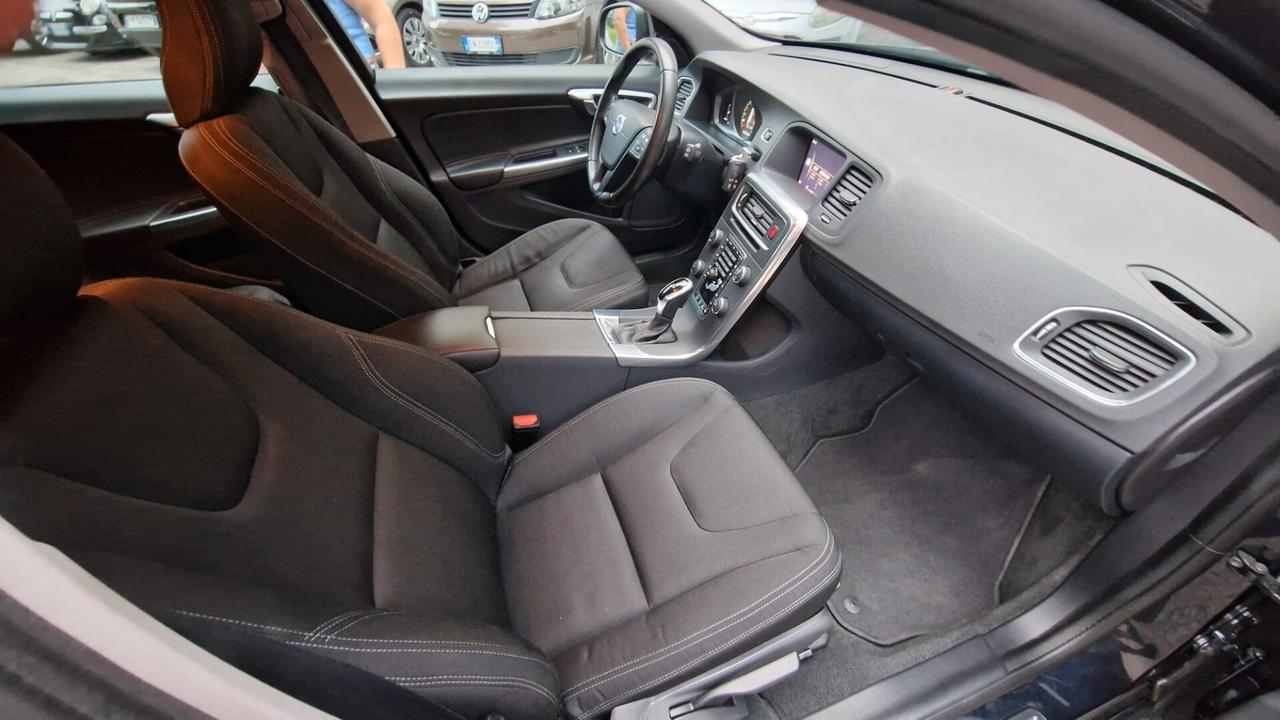 Volvo V60 D2 Geartronic Edition x Neopatentati