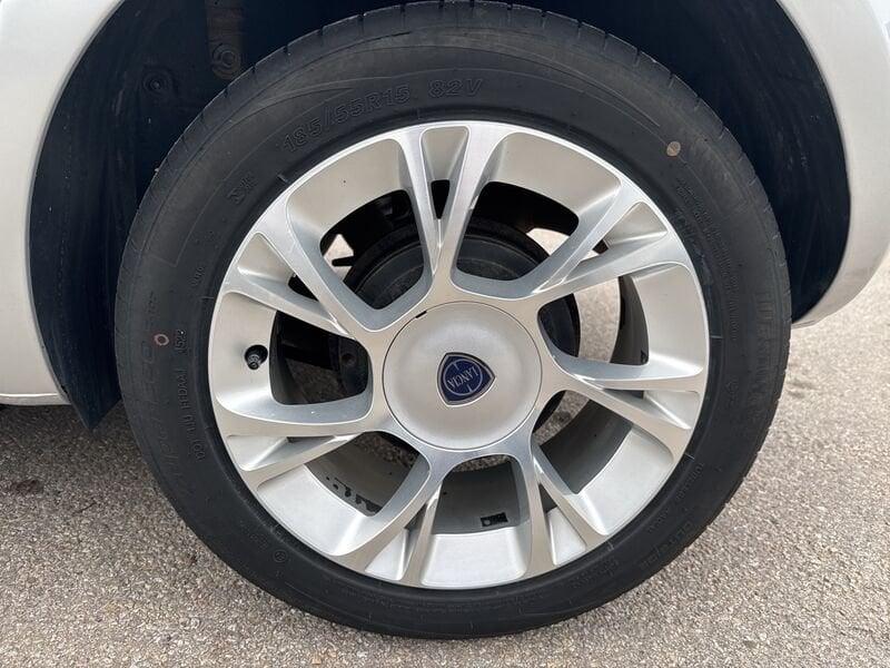 Lancia Ypsilon 1.2 69 CV 5 porte Gold