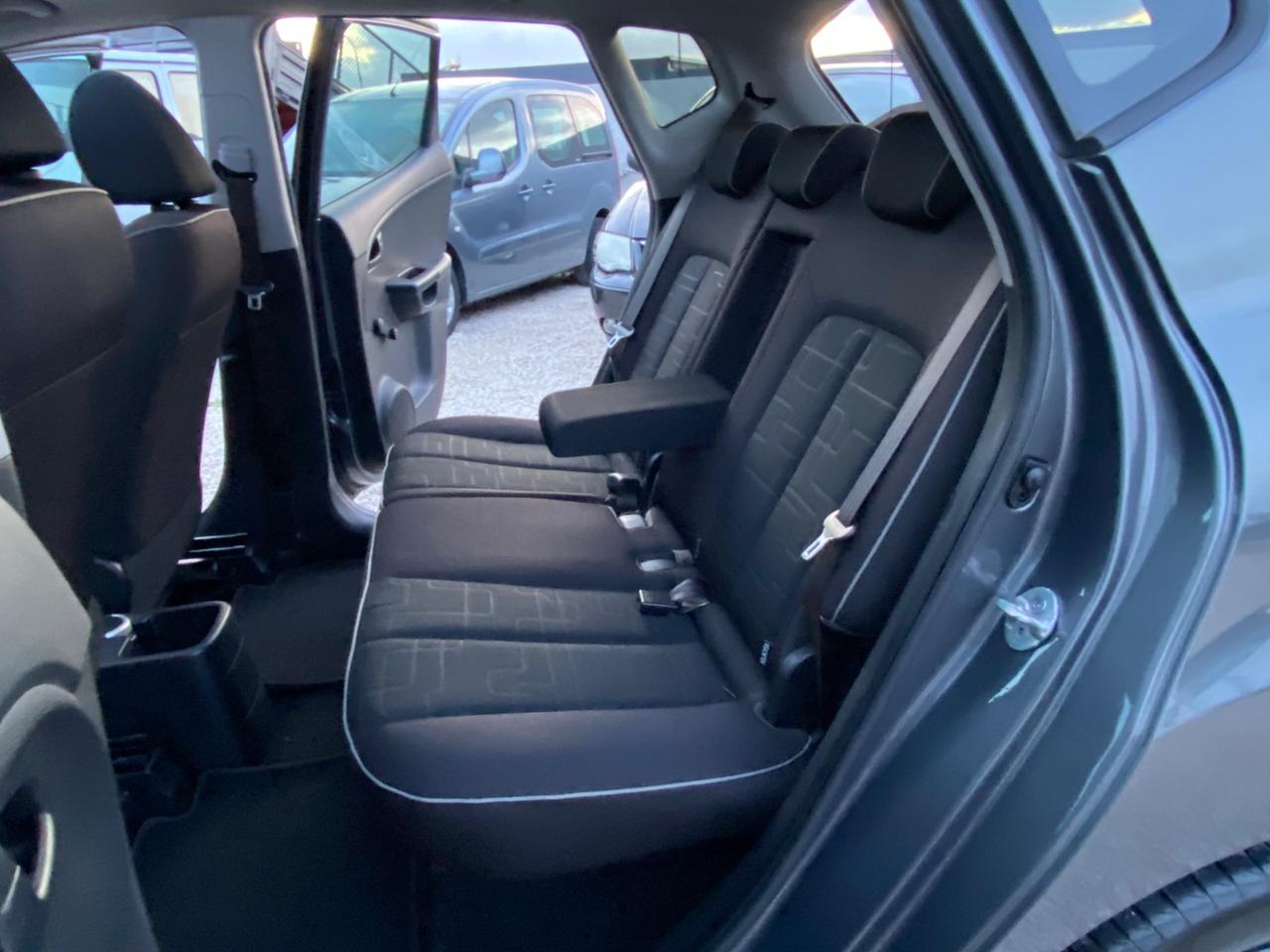 Kia Venga 1.4 CRDi 90CV WGT Fullsky