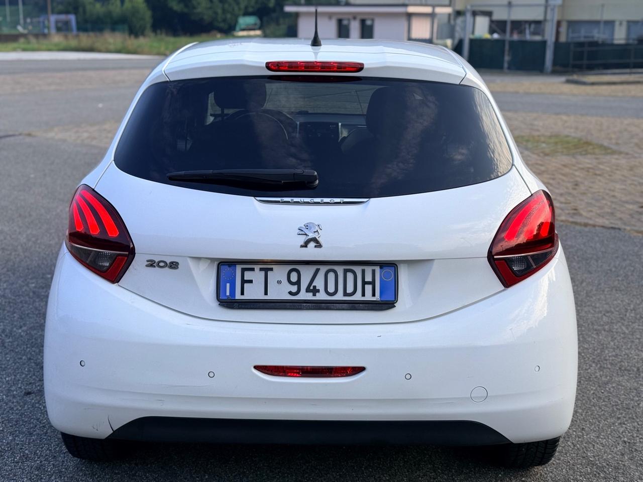 Peugeot 208 Singature 1.2 Benzina 81 cv euro6
