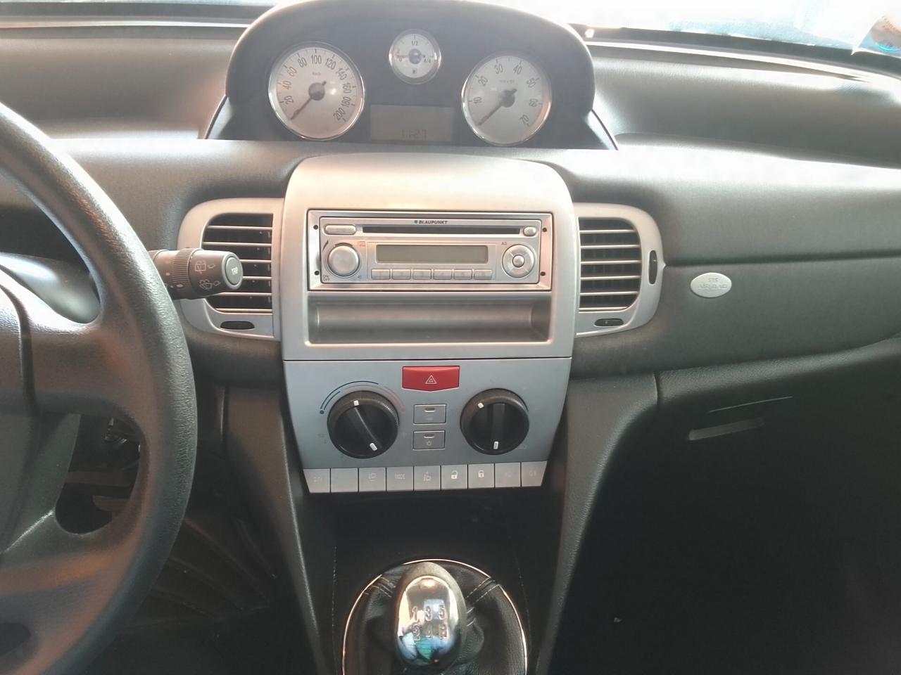 Lancia Ypsilon 1.2 69 CV Unyca OK NEO