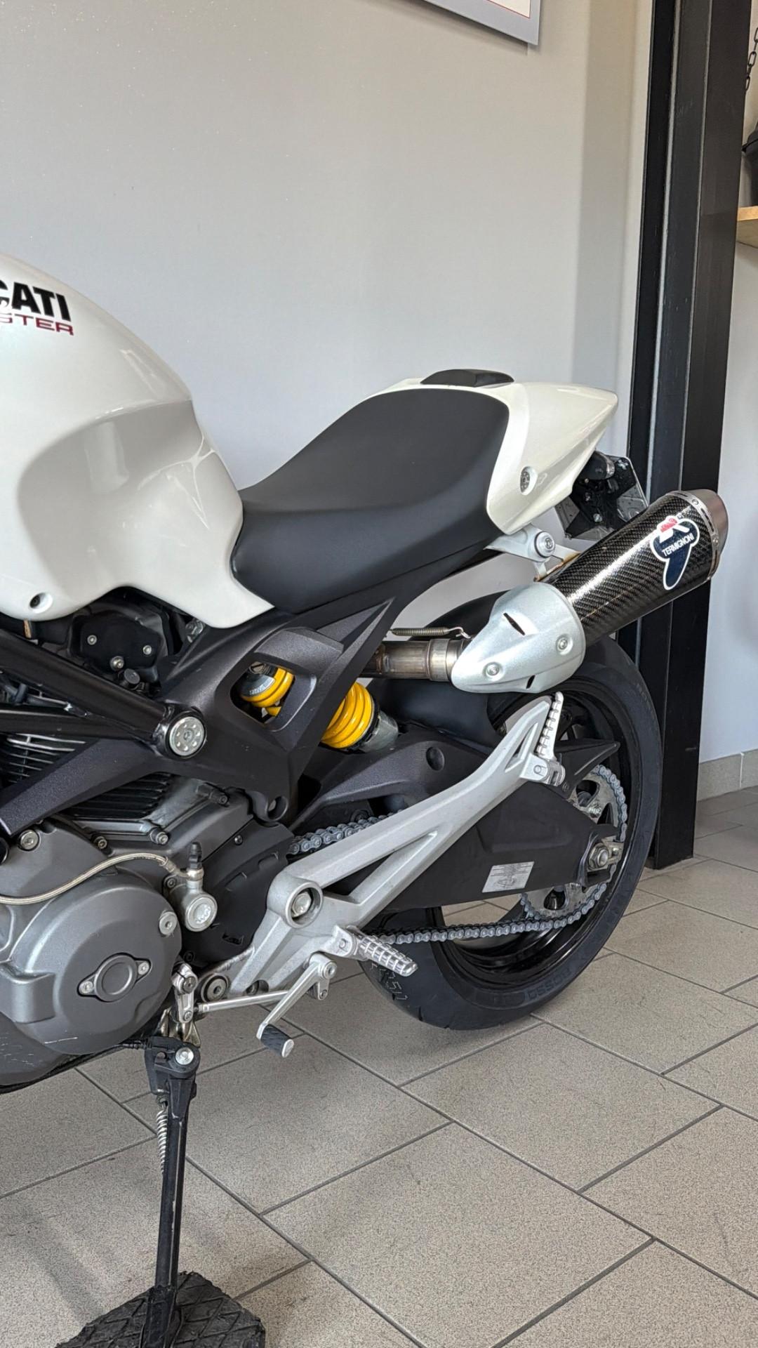 Ducati Monster 696