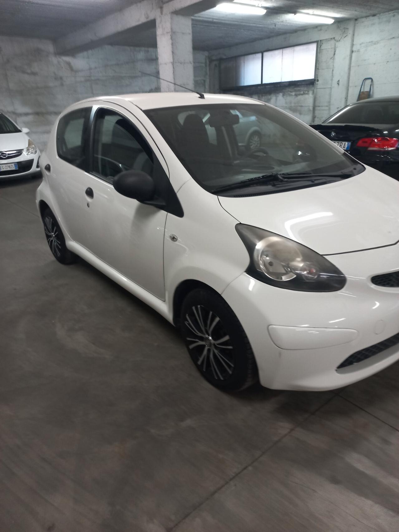Toyota Aygo 1.0 12V VVT-i 5 porte Deep Ocean Connect