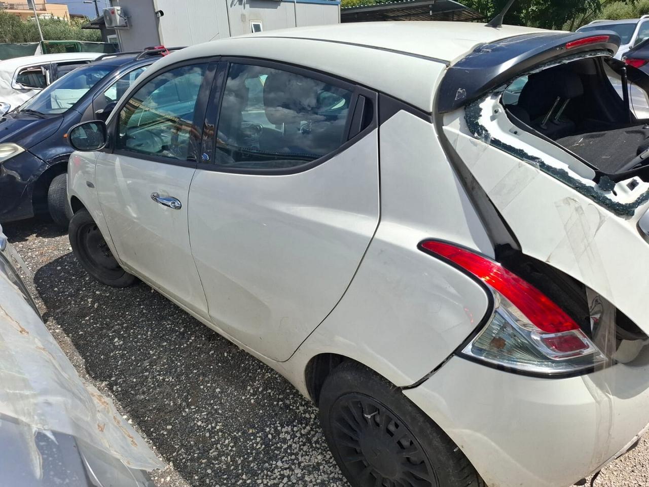 LANCIA YPSILON 1.2 16 V 5P SINISTRATA