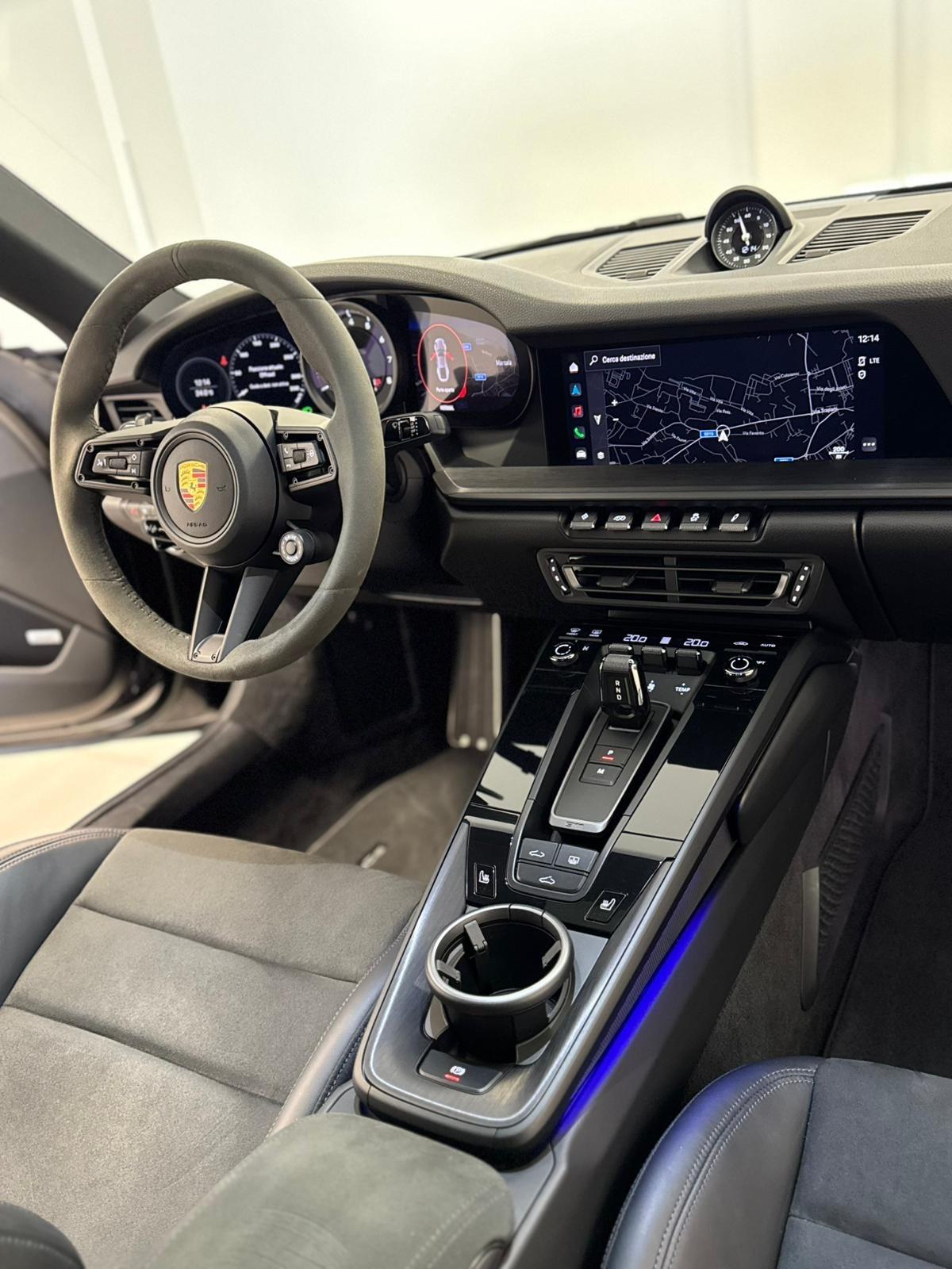 Porsche 911 Carrera 4 GTS