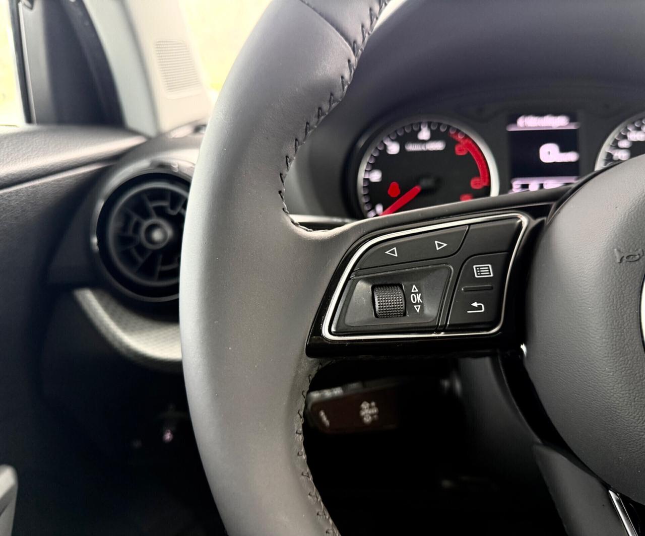 AUDIQ2 1.6 TDI S tronic *NAVI