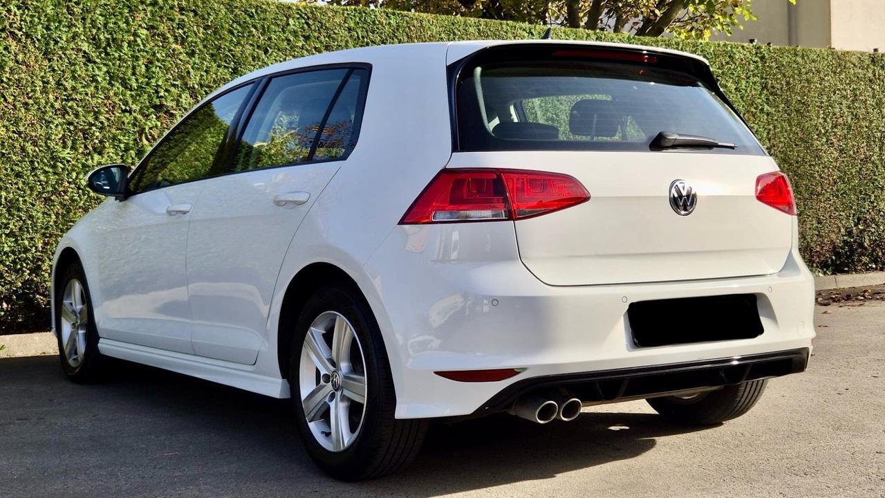 Volkswagen Golf VII 2.0 TDI R-LINE