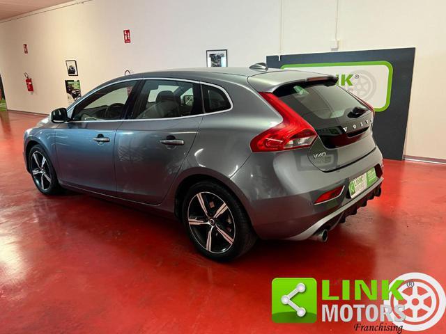 VOLVO V40 D2 R-design Momentum