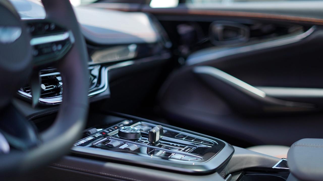 ASTON MARTIN DBX707 4.0