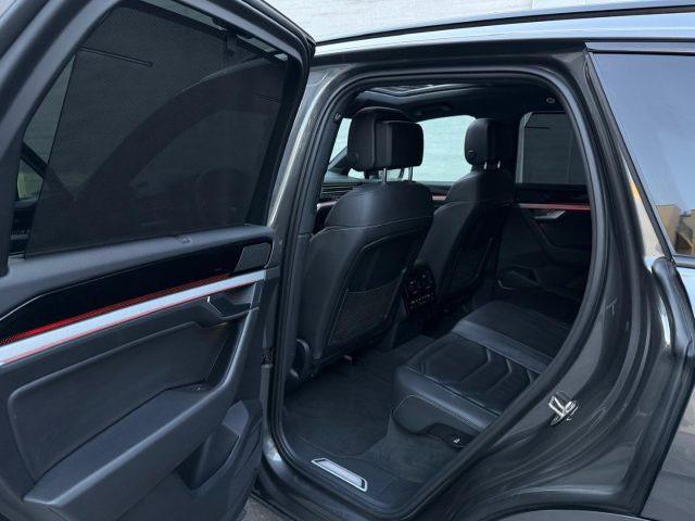 VOLKSWAGEN Touareg 3.0 V6 TDI 286 CV SCR R line tetto panoramico
