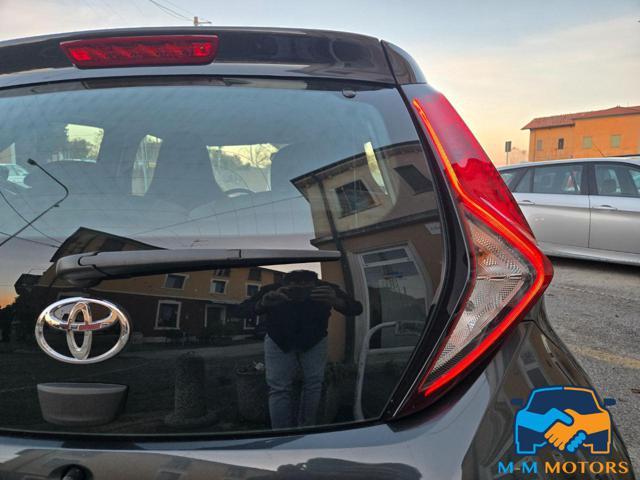 TOYOTA Aygo Connect 1.0 VVT-i 72 CV 5 porte x-fun