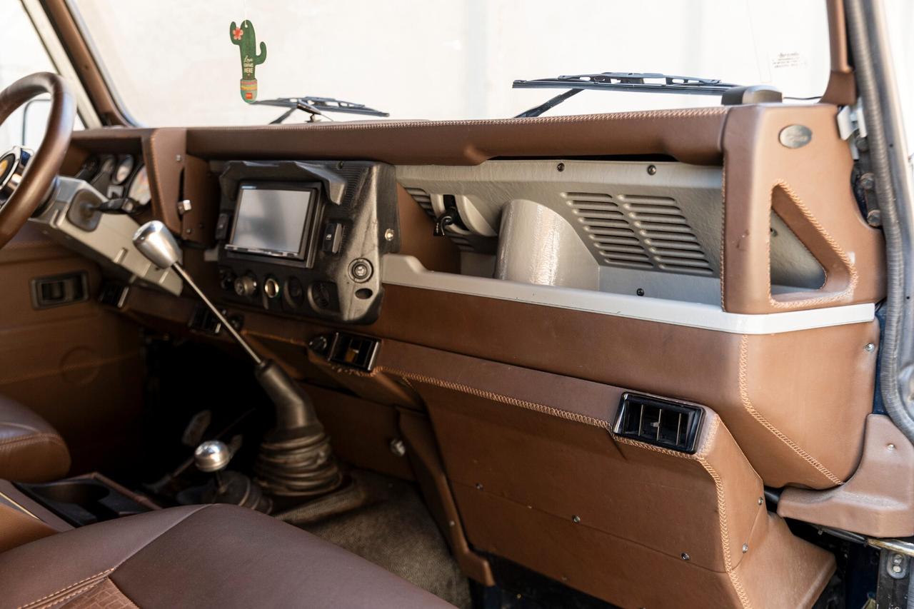 Land Rover Defender 90 2.5 300tdi* Restauro totale* Sedili Sparco* Pelle Marrone* Stupendo*