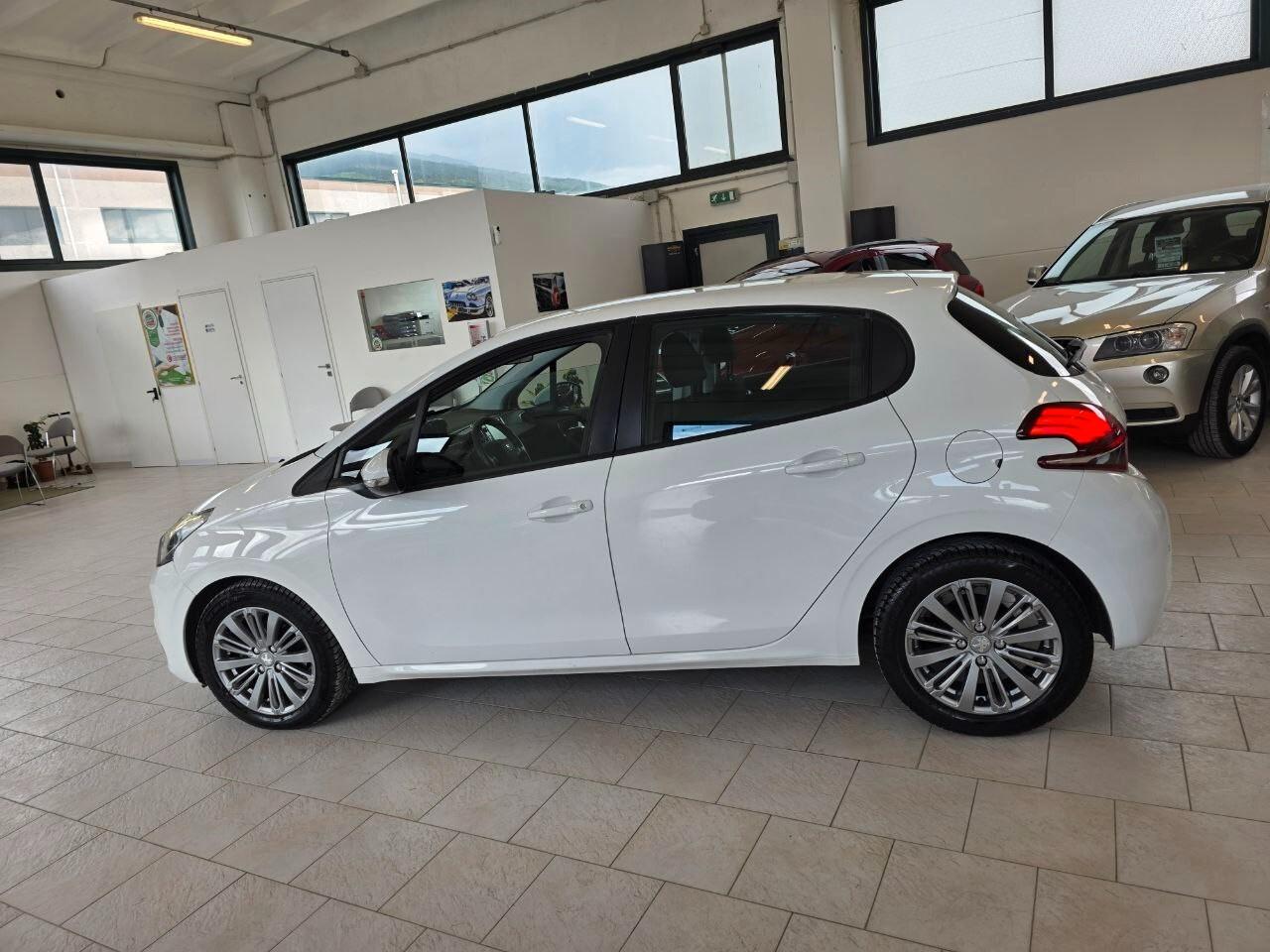 Peugeot 208 PureTech 82 5p. GPL Allure