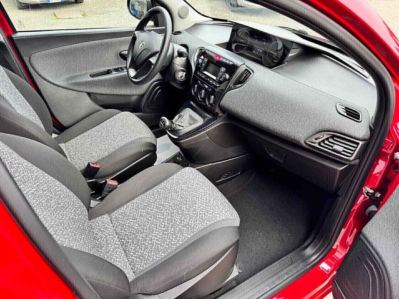 Lancia Ypsilon 1.0 Silver