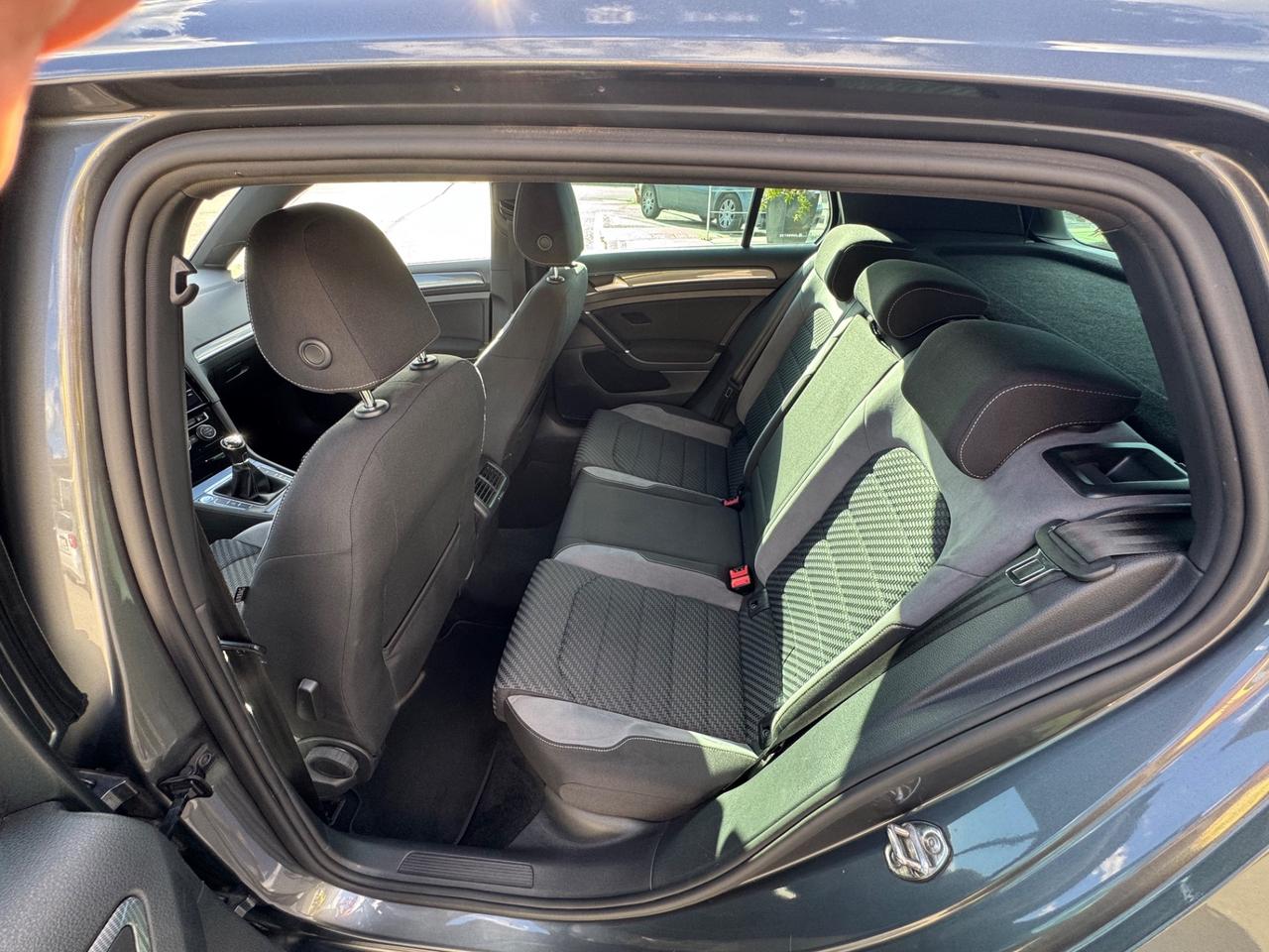 Volkswagen Golf 2.0 TDI R-LINE, FULL LED 150CV
