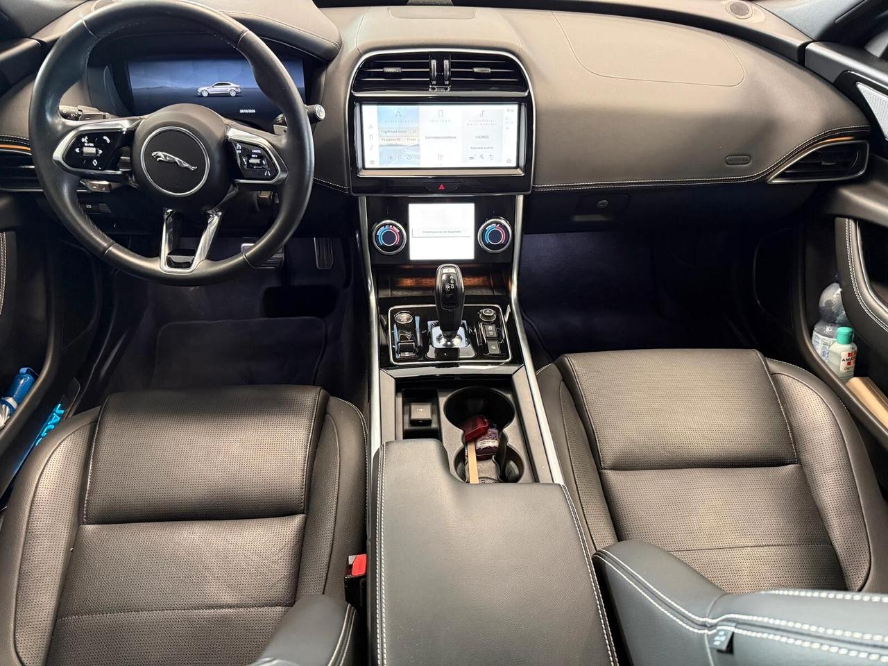 Jaguar XE 2.0 D 204 CV aut. R-Dynamic SE