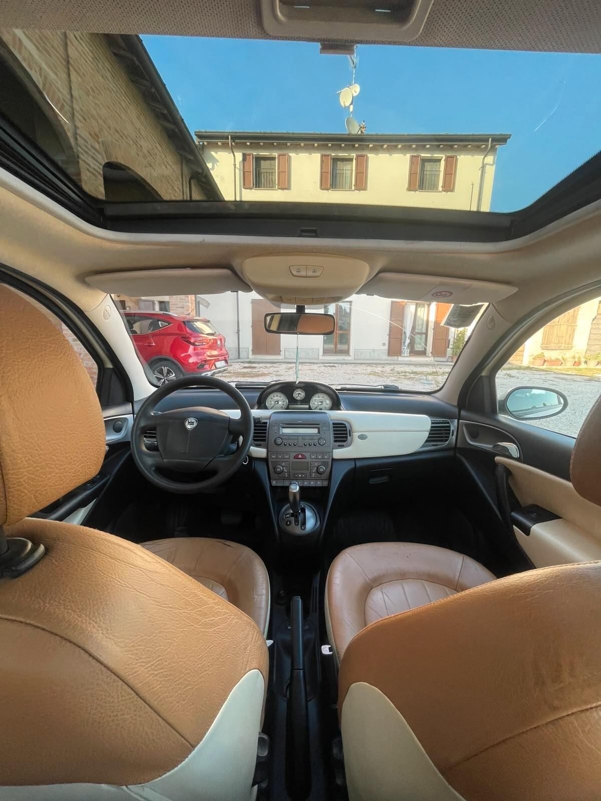 Lancia Ypsilon 1.4 16V Platino