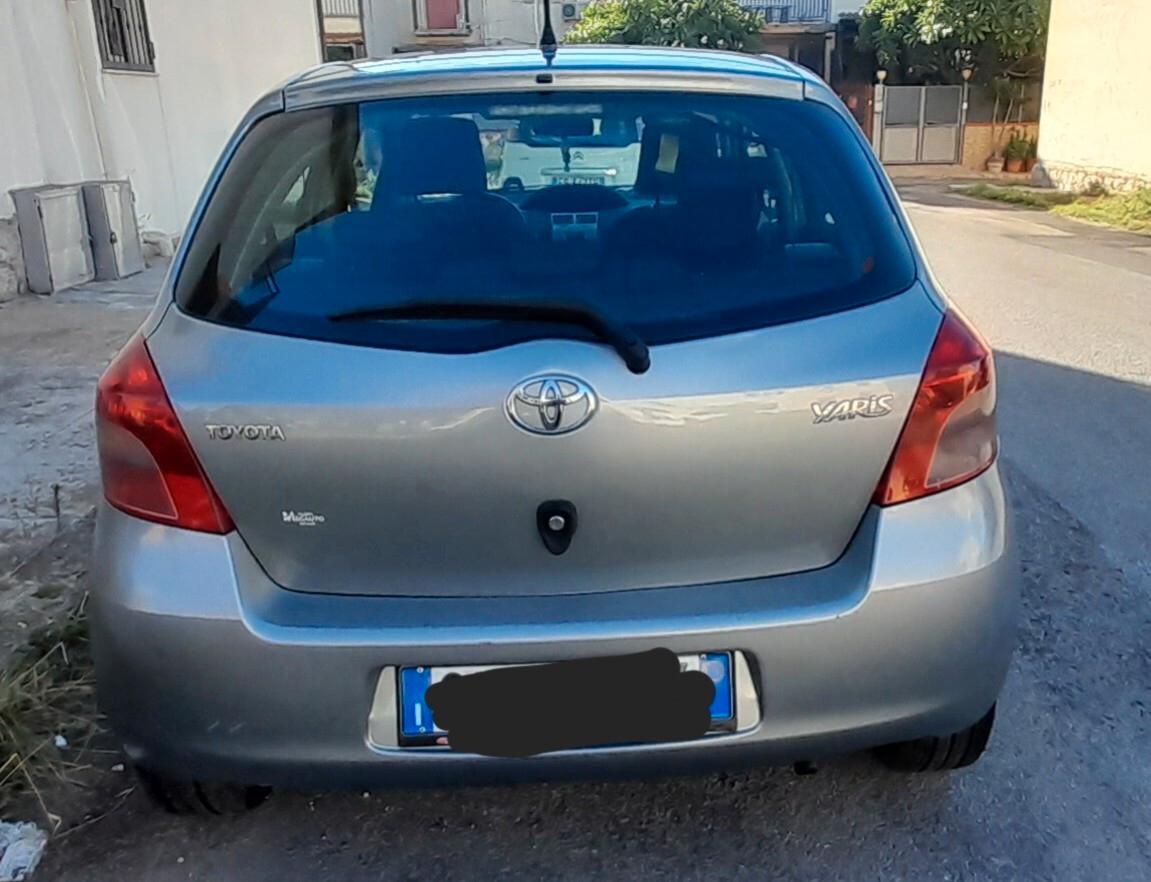 Toyota Yaris benzina x neo patentati